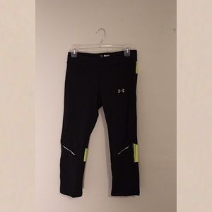 Cropped Under Armour workout pants